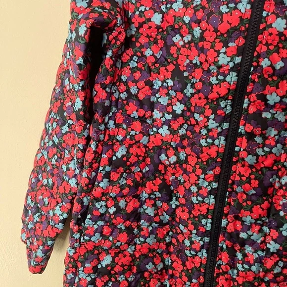 The North Face Kids Puffer Jacket - Red and Blue Floral - Picture 3 of 6